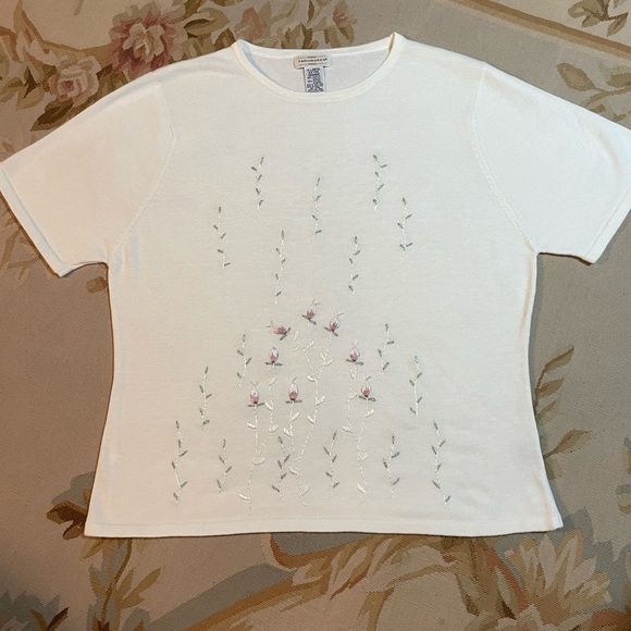 Pretty floral embroidered cream colored sweater, XL by Yarnworks - Picture 2 of 8